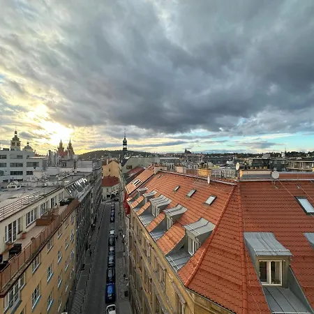 Castle View Apartments. Old Town *